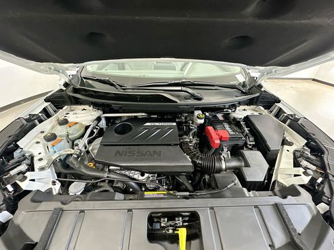 Used 2025 Nissan Rogue SV image 34