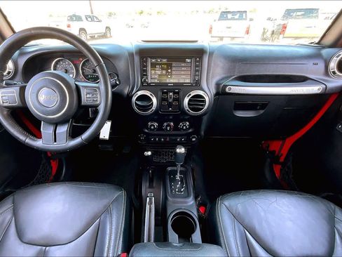 Used 2015 Jeep Wrangler Unlimited Sahara AWD/4WD image 14