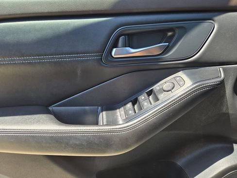 Used 2022 Nissan Rogue SV w/ SV Premium Package FWD image 24