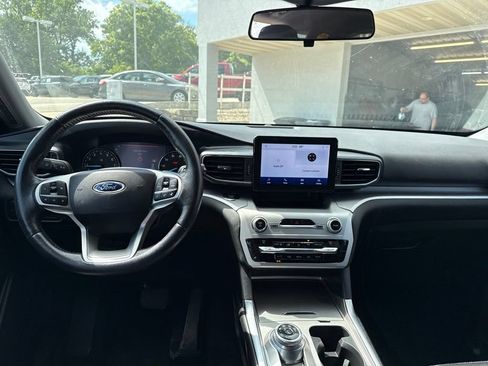 Used 2021 Ford Explorer XLT w/ Equipment Group 202A AWD/4WD image 10