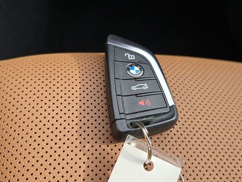 Used 2023 BMW 530e xDrive w/ Premium Package image 38