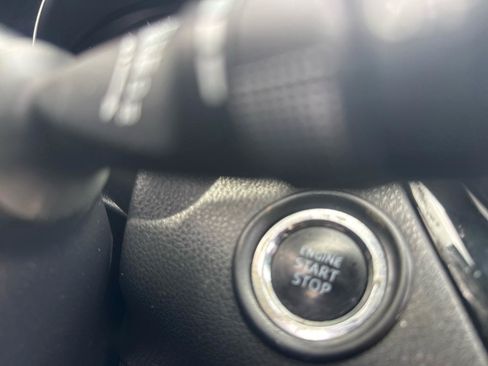 Used 2019 Toyota C-HR XLE FWD image 11