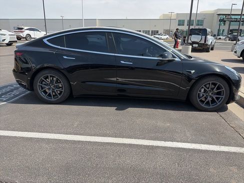 Used 2019 Tesla Model 3 Standard Range image 4