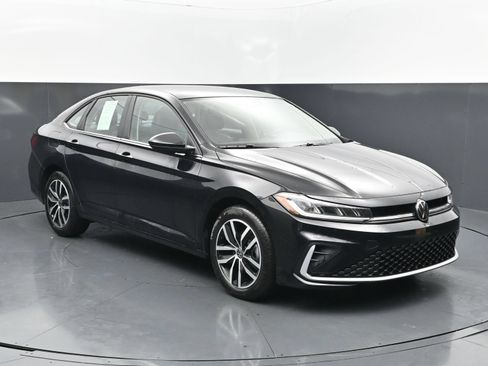 Used 2026 Volkswagen Jetta SE FWD image 7