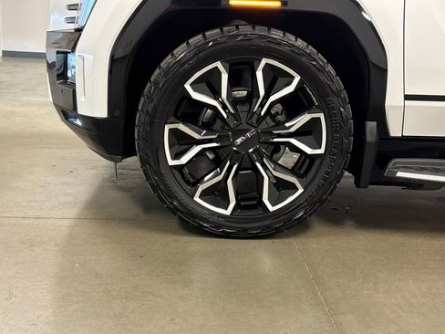 Used 2025 GMC Sierra EV Denali image 8