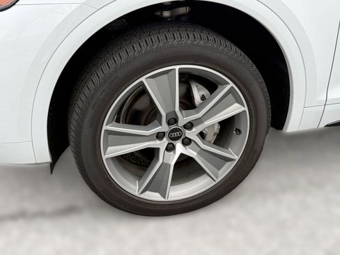 Certified 2025 Audi Q5 2.0T Premium w/ Convenience Plus Package image 12