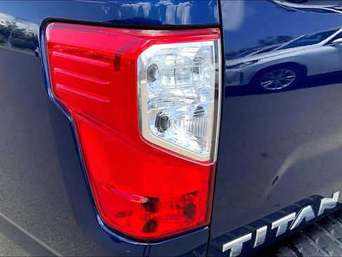 Used 2020 Nissan Titan SV w/ SV Convenience Package RWD image 27