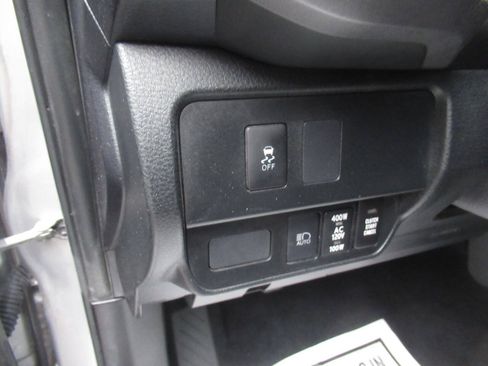 Used 2021 Toyota Tacoma TRD Sport w/ TRD Premium Sport Package AWD/4WD image 18