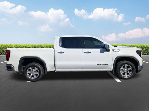 Used 2024 GMC Sierra 1500 SLT image 3