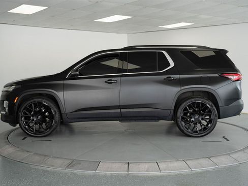 Used 2023 Chevrolet Traverse LT w/ LT Premium Package AWD/4WD image 4