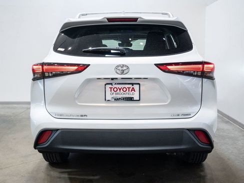 Used 2023 Toyota Highlander XLE AWD/4WD image 8