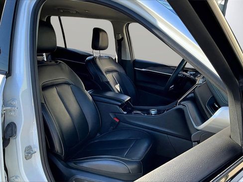 Used 2023 Jeep Grand Cherokee L Limited w/ Black Appearance Package image 22