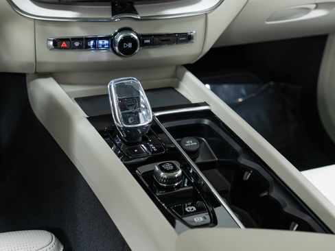 New 2026 Volvo XC60 T8 Ultra w/ Climate Package image 20