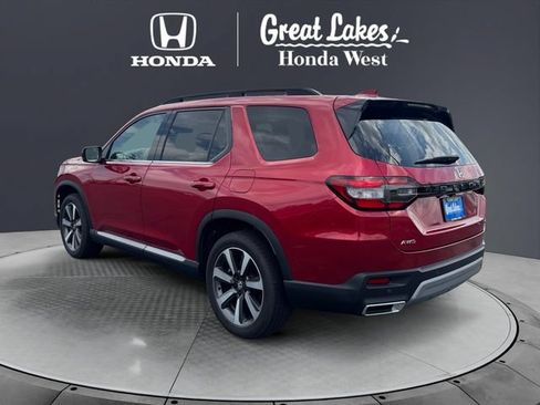 Certified 2025 Honda Pilot Touring image 3