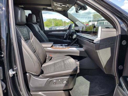 Used 2026 Cadillac Escalade Platinum Sport AWD/4WD image 29
