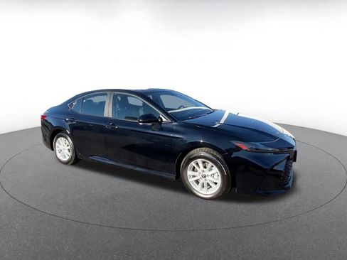 Used 2025 Toyota Camry LE image 2