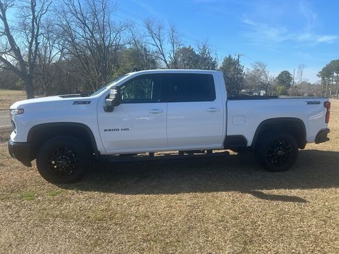 Used 2025 Chevrolet Silverado 2500 LT w/ Trail Boss Package image 9