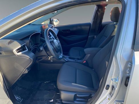 Certified 2025 Toyota Corolla LE image 9