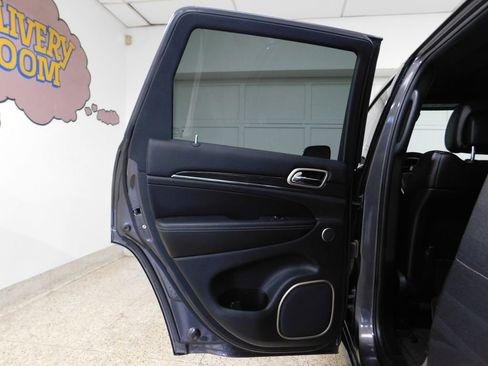 Used 2017 Jeep Grand Cherokee Overland image 79