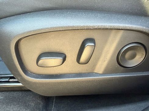 Used 2025 Chevrolet Equinox LT w/ Convenience Package II image 13