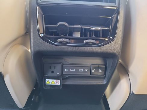 New 2026 Jeep Grand Cherokee Limited w/ Limited Altitude Package AWD/4WD image 17
