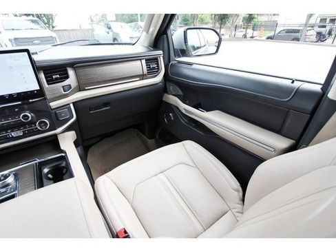 Used 2022 Ford Expedition Max Limited RWD image 8