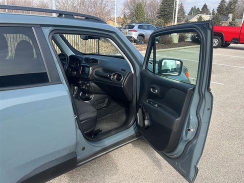 Used 2019 Jeep Renegade Altitude w/ Quick Order Package 2XM image 11