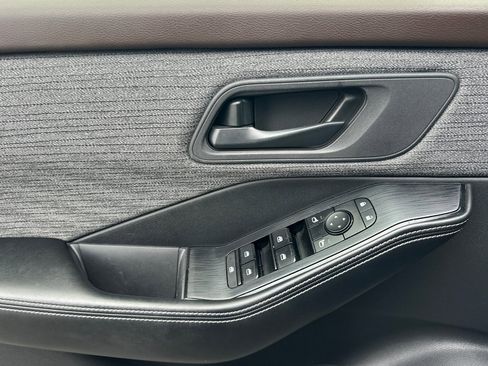 Certified 2021 Nissan Rogue S image 11