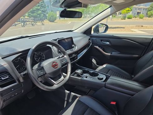 Used 2025 Nissan Rogue SV AWD/4WD image 12