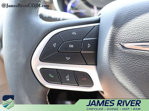 Used 2022 Chrysler Pacifica Limited FWD image 25