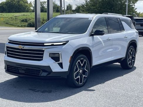 New 2026 Chevrolet Traverse High Country w/ LPO, Floor Liner Package image 3