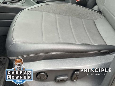 Certified 2022 Volkswagen Taos SE image 16