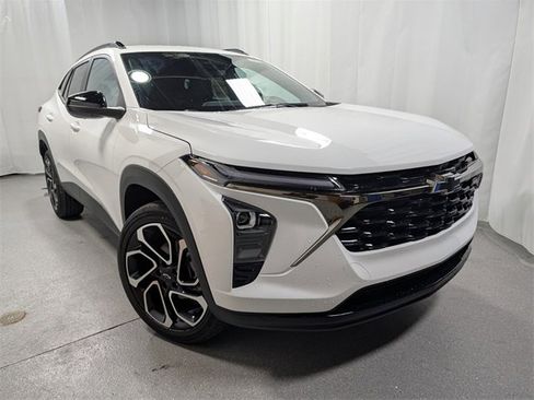 New 2026 Chevrolet Trax RS w/ Driver Confidence Package image 2