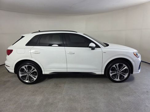 Used 2021 Audi Q3 2.0T Premium w/ Convenience Package AWD/4WD image 3