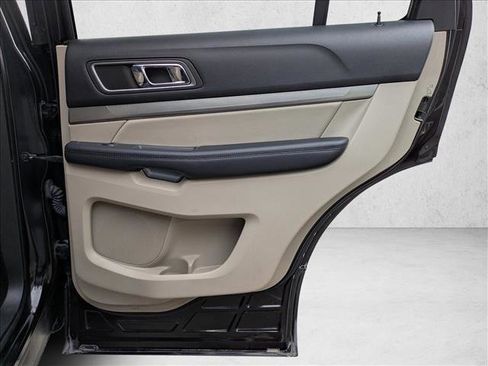 Used 2019 Ford Explorer XLT w/ Equipment Group 202A image 14