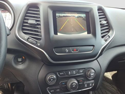 Used 2019 Jeep Cherokee Latitude Plus image 24