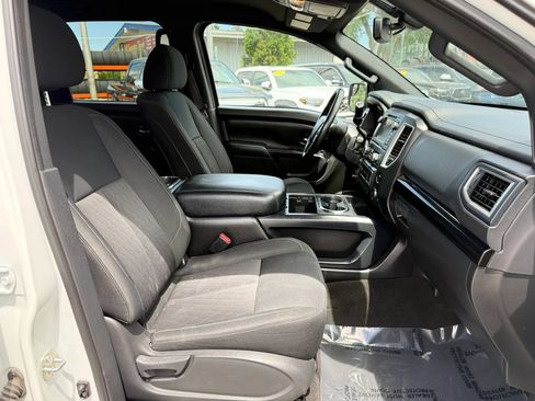 Used 2019 Nissan Titan SV w/ SV Convenience Package AWD/4WD image 21