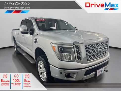 Used 2016 Nissan Titan SL image 1