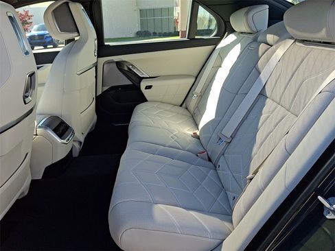 New 2026 BMW i7 xDrive60 image 10