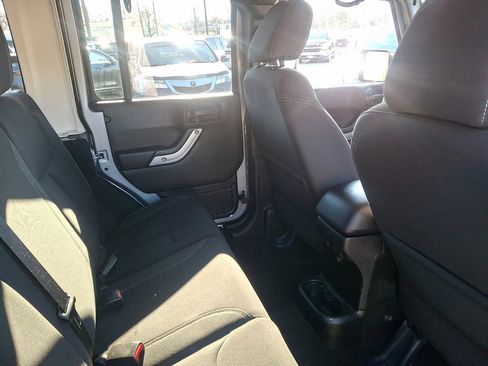 Used 2018 Jeep Wrangler Unlimited Rubicon w/ Cold Weather Group image 15