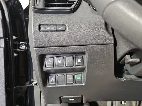 Used 2019 Nissan Rogue SV w/ Premium Package FWD image 26