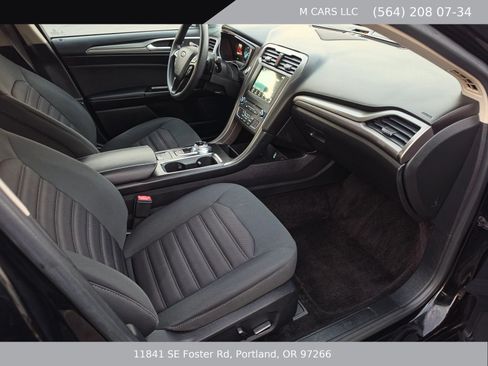 Used 2017 Ford Fusion SE w/ Fusion SE Technology Package FWD image 11