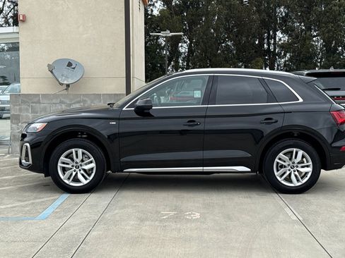 Used 2023 Audi Q5 2.0T Premium w/ Convenience Package AWD/4WD image 2