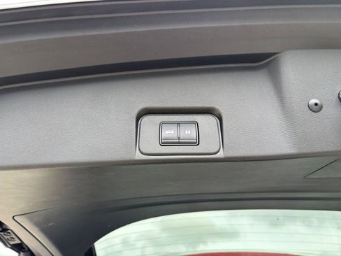 Used 2025 Nissan Rogue SV image 24