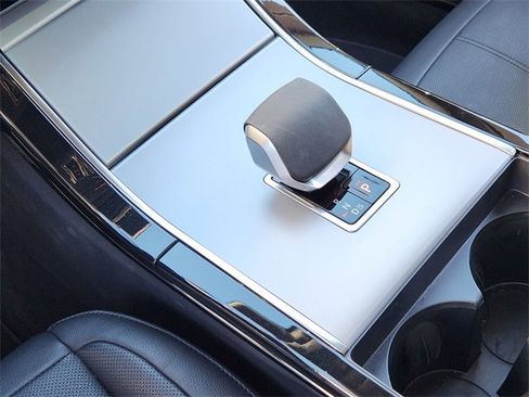 Used 2025 Land Rover Range Rover Evoque S image 19