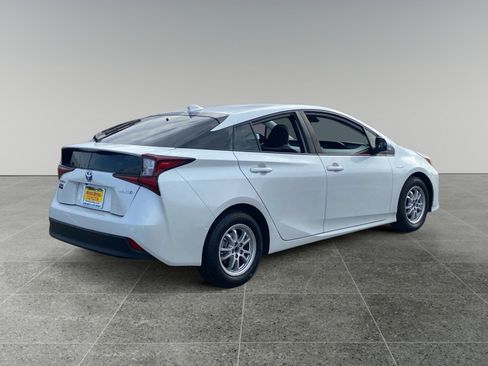 Used 2022 Toyota Prius LE FWD image 5