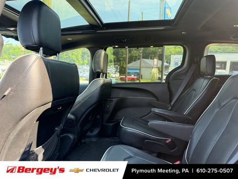 Used 2026 Chrysler Pacifica Limited w/ S Appearance Package FWD image 5