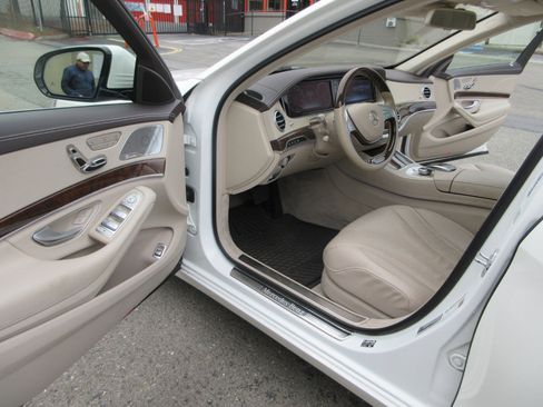 Used 2017 Mercedes-Benz S 550 Sedan image 6