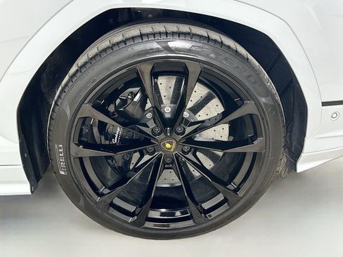 Used 2024 Lamborghini Urus S AWD/4WD image 11