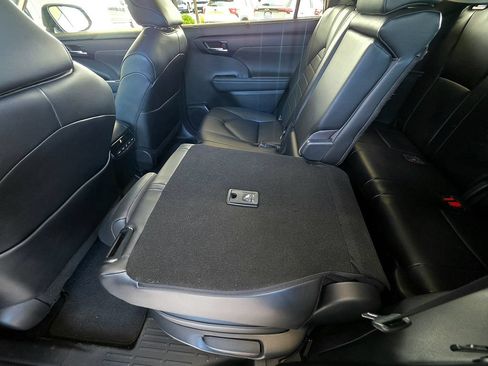 Used 2024 Toyota Highlander Limited AWD/4WD image 59